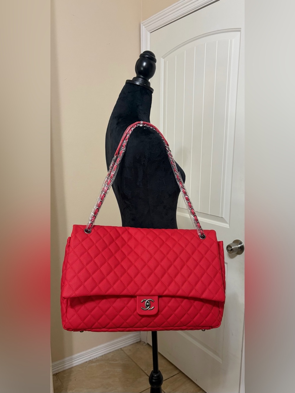Fashion XXL Travel Red Caviar Leather Quilted Mono Flap Chain Strap Shoulder Bag